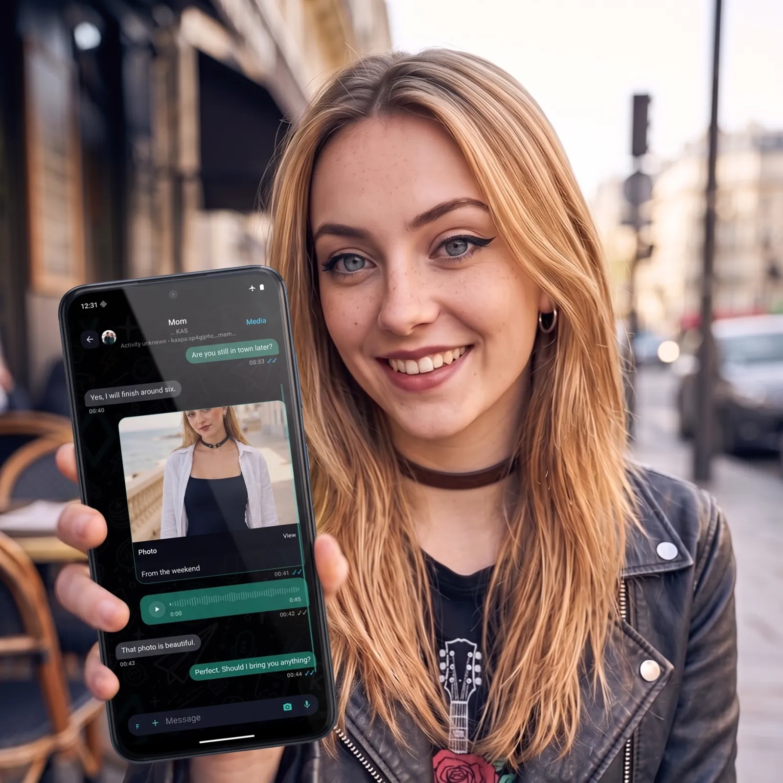 Romy Lind shows a private KBeam chat with her mother Elena on an Android smartphone